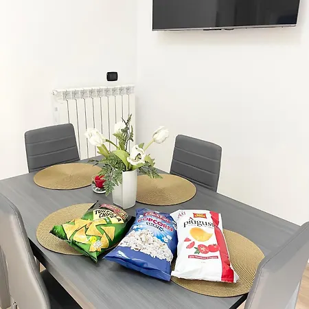 Ampio Bilocale Zona Navigli Apartament