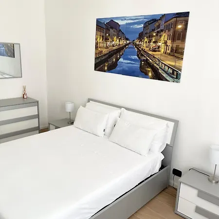Ampio Bilocale Zona Navigli Daire