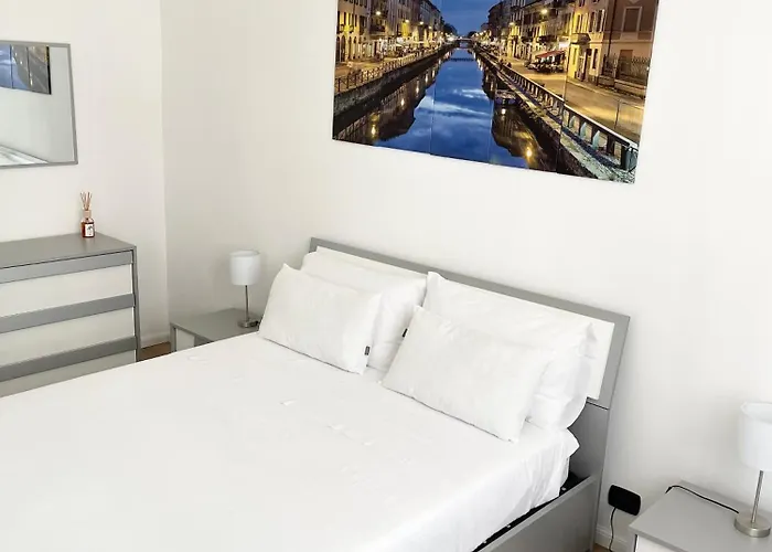 Ampio Bilocale Zona Navigli Appartamento